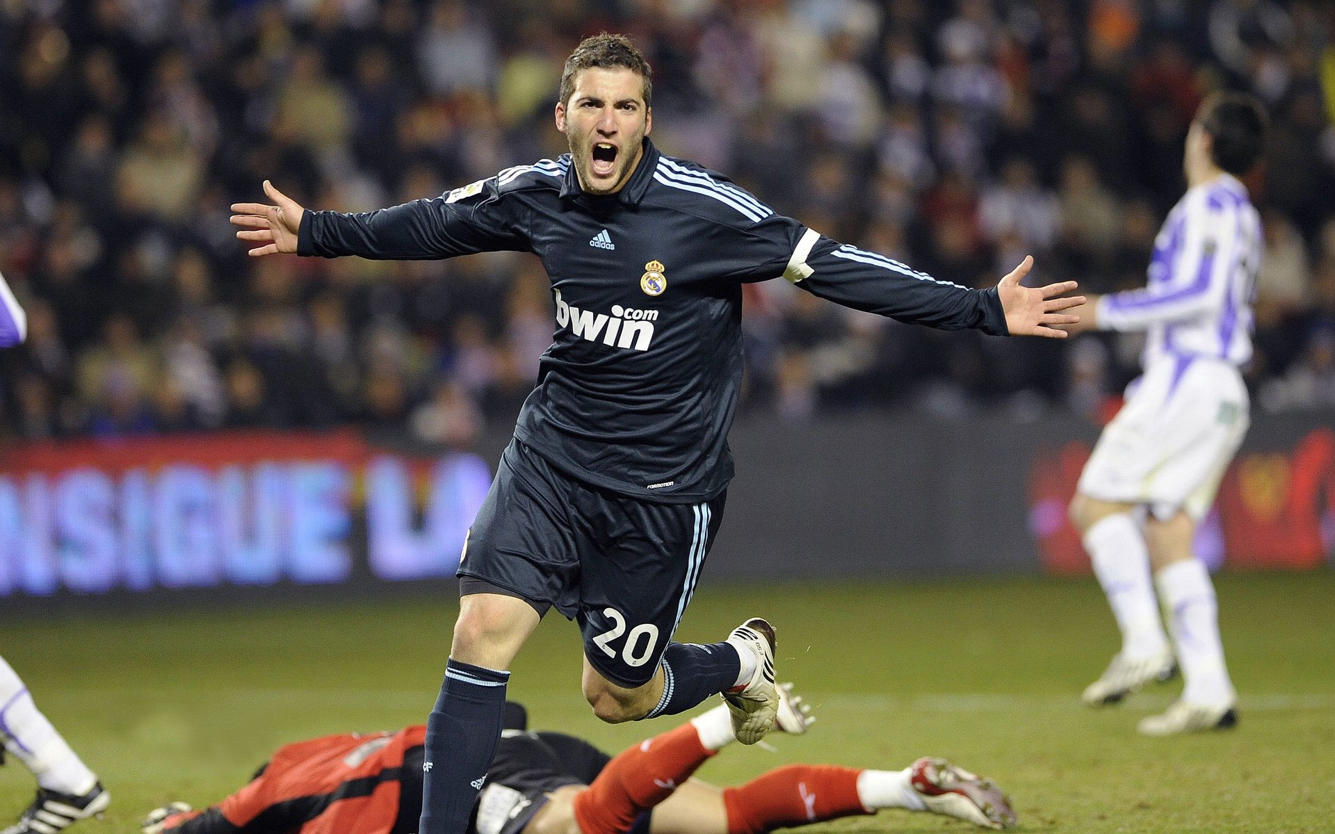 当安第斯雄鹰遇上蓝黑军团,哈弗茨刷新纪录背后的足球全球化寓言