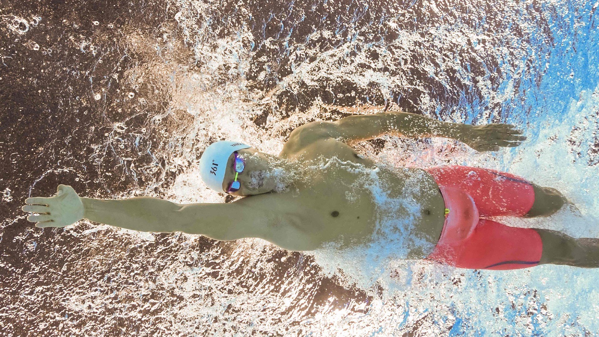 塞恩斯绝境高光,迈凯伦战术翻盘终结索伯连胜神话